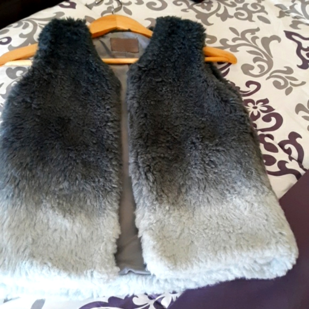 💞💞 Zara girls faux fur vest💞💞